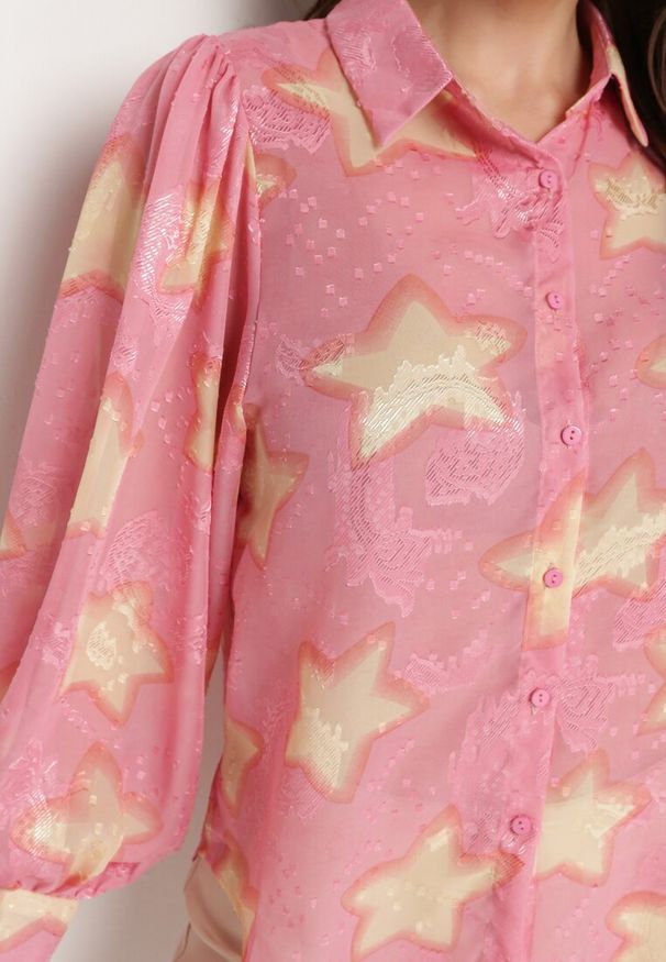 Born2be - Różowa Koszula z Prześwitującego Materiału w Gwiazdki z Bufiastymi Rękawami Aspadi. Kolor: różowy. Materiał: materiał