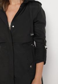 Born2be - Czarna Kurtka w Stylu Parki z Odpinanym Kapturem i Troczkami Halirsa. Okazja: na co dzień, na spacer. Kolor: czarny. Materiał: jeans. Styl: klasyczny, casual, elegancki #3