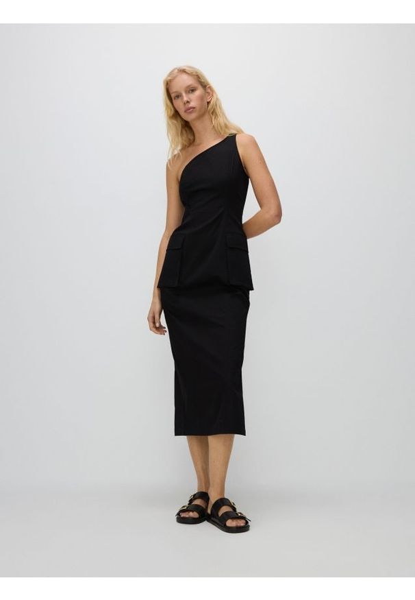 Reserved - Sukienka z kieszeniami cargo - czarny. Kolor: czarny