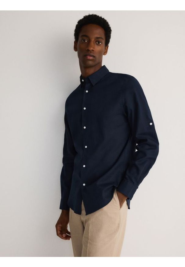 Reserved - Koszula regular fit z lnem - granatowy. Kolor: niebieski. Materiał: len