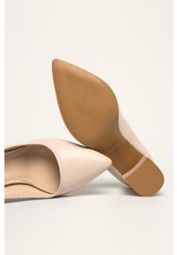 Wojas - Czółenka skórzane. Kolor: beżowy. Materiał: skóra. Szerokość cholewki: normalna. Obcas: na obcasie. Wysokość obcasa: średni #2