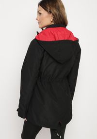 Born2be - Czarno-Czerwona Dwustronna Kurtka Parka z Odpinanym Kapturem Ściągana Sznurkiem Camaria. Okazja: na spacer. Kolor: czarny. Materiał: jeans #7