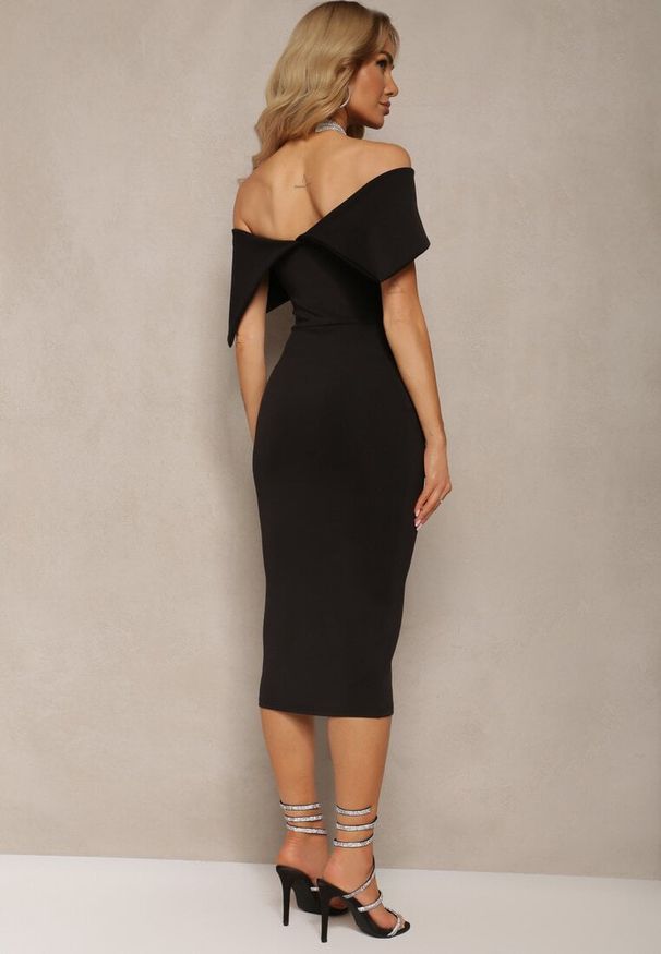 Renee - Czarna Elegancka Sukienka Koktajlowa Hiszpanka o Dopasowanym Kroju Nuelia. Typ kołnierza: dekolt hiszpanka. Kolor: czarny. Materiał: dzianina. Sezon: lato. Styl: wizytowy, elegancki