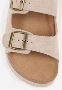 Born2be - Beżowe Klasyczne Klapki z Zamszu Naturalnego z Paskami z Klamrami z Regulacją Realie. Okazja: na co dzień. Kolor: beżowy. Materiał: zamsz. Wzór: paski. Styl: klasyczny #6