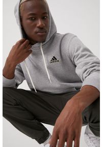Adidas - adidas bluza męska kolor szary z kapturem z aplikacją. Typ kołnierza: kaptur. Kolor: szary. Materiał: dzianina, bawełna. Wzór: aplikacja