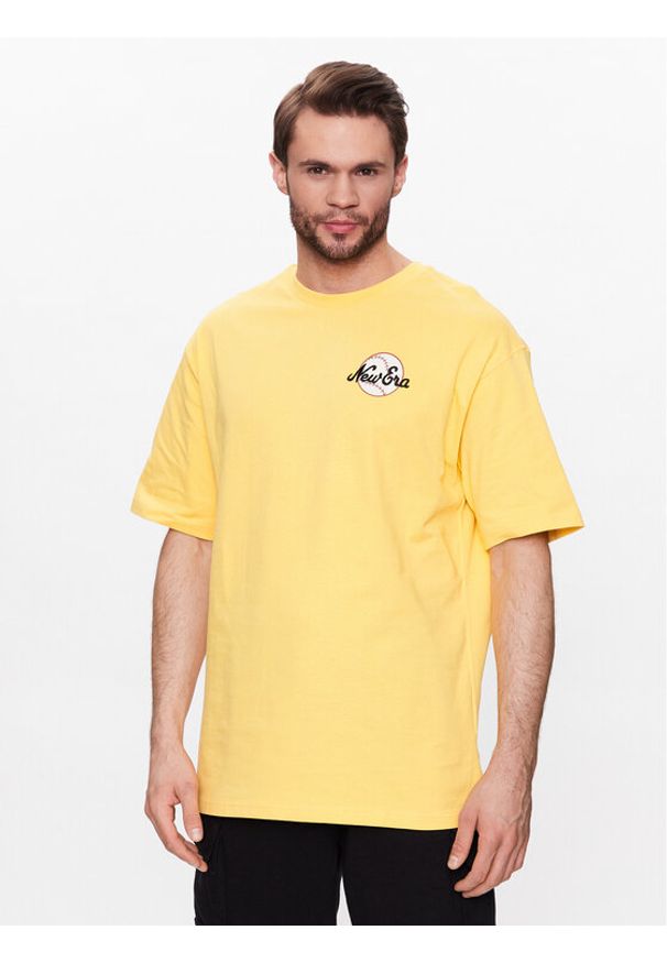 New Era T-Shirt Heritage Bear Graphic 60332232 Żółty Oversize. Kolor: żółty. Materiał: bawełna