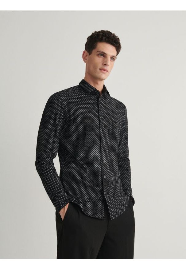 Reserved - Wzorzysta koszula slim fit - czarny. Kolor: czarny. Materiał: bawełna, tkanina