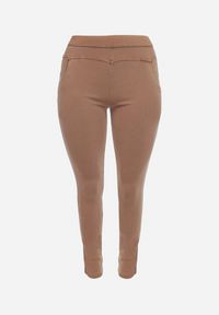 Born2be - Ciemnobeżowe Spodnie z Gumką w Talii i Prostymi Nogawkami Lotlipa. Okazja: na co dzień, na spotkanie biznesowe. Kolekcja: plus size. Kolor: beżowy. Styl: biznesowy, elegancki, casual #3