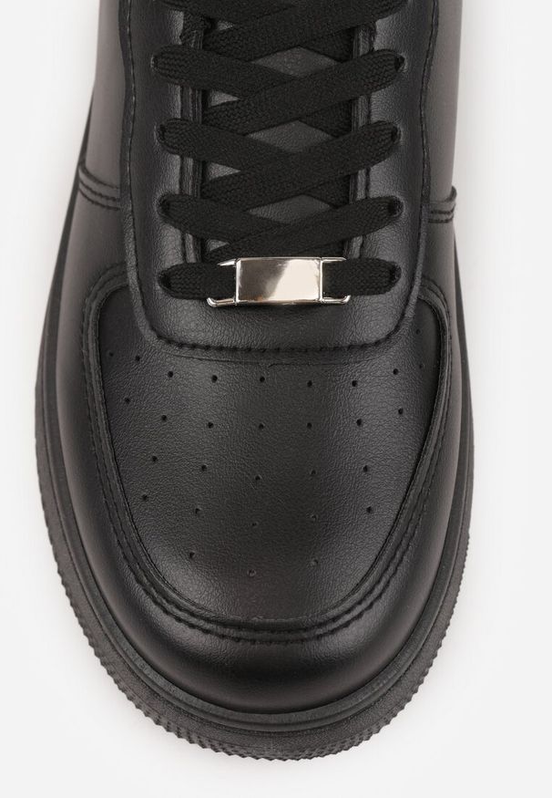 Renee - Czarne Sznurowane Sneakersy Ozdobione Perforacją Ellemisa. Okazja: na co dzień. Kolor: czarny. Materiał: jeans, materiał. Szerokość cholewki: normalna. Wzór: aplikacja. Sport: fitness