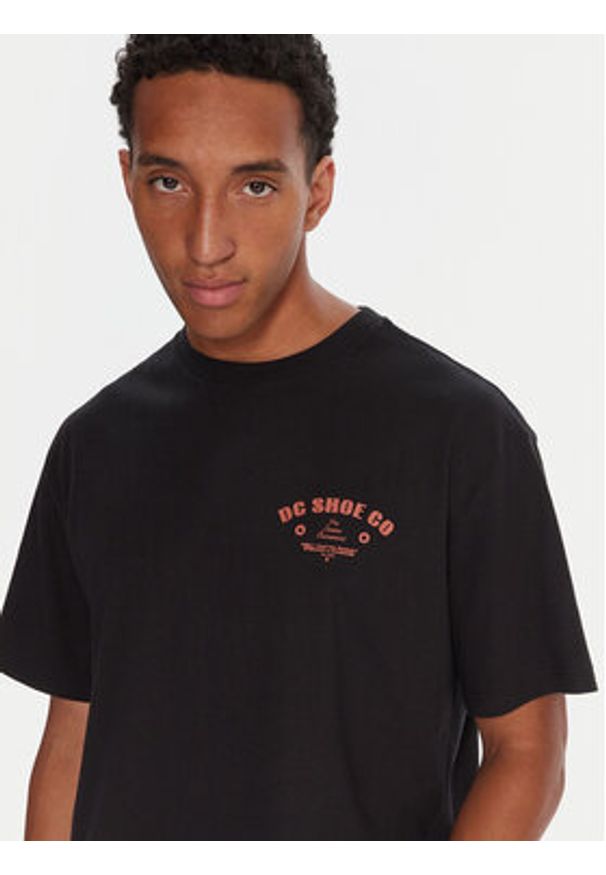DC T-Shirt Pro Service EDYZT04370 Czarny Heritage Fit. Kolor: czarny. Materiał: bawełna