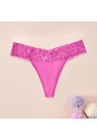 Intica - Stringi koronkowe z delikatnej tkaniny Dzanna. Kolor: różowy. Materiał: tkanina, koronka. Wzór: koronka #1