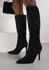 Born2be - Czarne Kozaki na Szpilce ze Szpiczastym Noskiem Velvita. Okazja: na co dzień, do pracy. Nosek buta: szpiczasty. Kolor: czarny. Obcas: na szpilce. Styl: wizytowy, casual #1