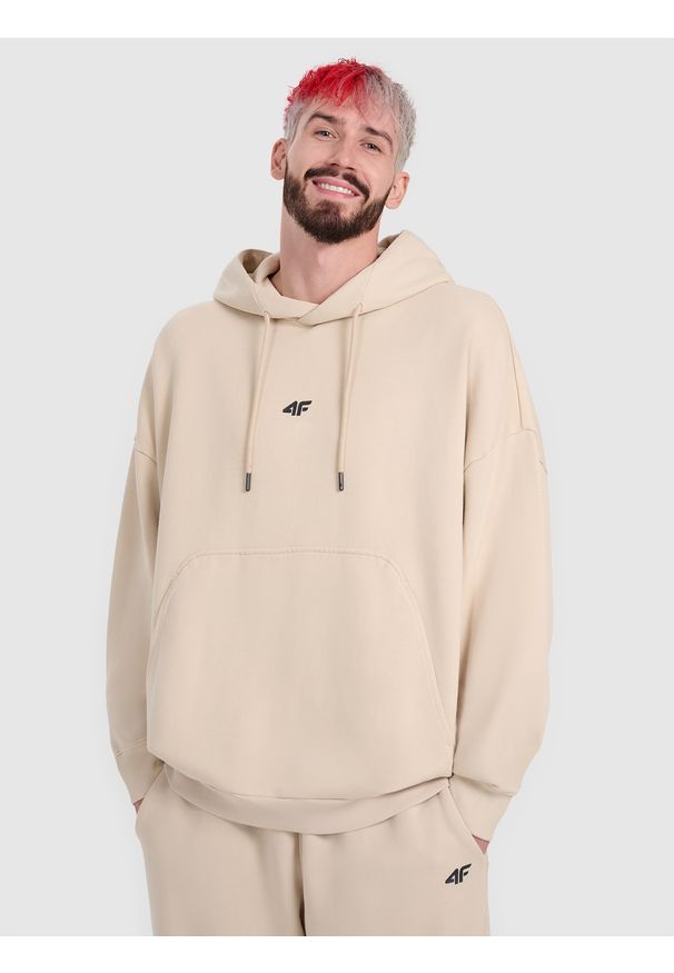 4f - 4F Bluza dresowa oversize nierozpinana bez kaptura męska 4F x Tomasz Fornal - beżowa M. Okazja: na co dzień. Typ kołnierza: bez kaptura. Kolor: beżowy. Materiał: dresówka. Wzór: aplikacja. Styl: casual, sportowy