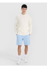 4f - 4F Bluza dresowa nierozpinana bez kaptura męska - biała XL. Okazja: na co dzień. Typ kołnierza: bez kaptura. Kolor: biały. Materiał: dresówka. Długość rękawa: raglanowy rękaw. Wzór: ze splotem. Styl: sportowy, street, elegancki, casual. Sport: koszykówka