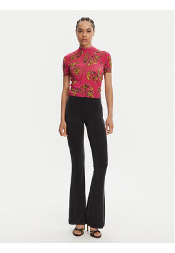 Versace Jeans Couture Sweter 78HAFM07 Różowy Slim Fit. Kolor: różowy. Materiał: wiskoza