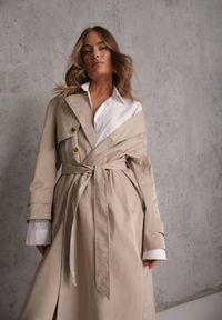 Renee - Beżowy Płaszcz Trencz z Bawełny i Wiskozy z Wiązanym Paskiem i Klapą Lissien. Kolor: beżowy. Materiał: wiskoza, bawełna #3