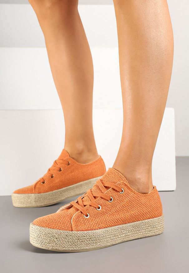 Renee - Pomarańczowe Trampki Ozdobione Plecionką Filatera. Okazja: na co dzień. Kolor: pomarańczowy. Materiał: jeans, materiał. Wzór: aplikacja. Obcas: na platformie. Styl: casual, elegancki