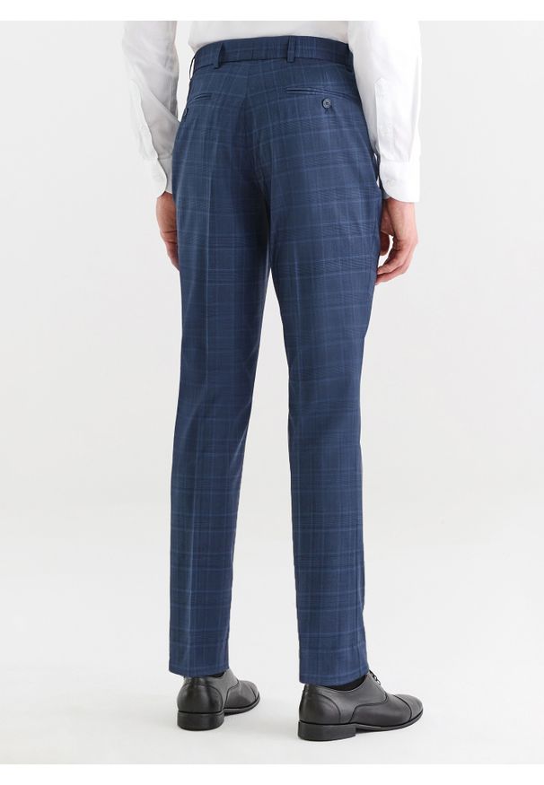 Pako Lorente - PAKO LORENTE – Granatowe spodnie garniturowe w delikatną niebieską kratkę. Kolor: niebieski. Materiał: wełna, lycra, poliester. Wzór: kratka