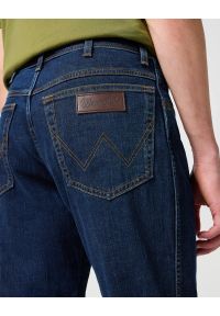 Wrangler - WRANGLER TEXAS SLIM MĘSKIE SPODNIE JEANSOWE CROSS GAME W12S8311U 112126497. Stan: podwyższony #6