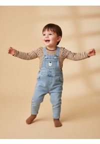 Sinsay - Jeansowe ogrodniczki z motywem misia - niebieski. Kolor: niebieski. Materiał: jeans #1