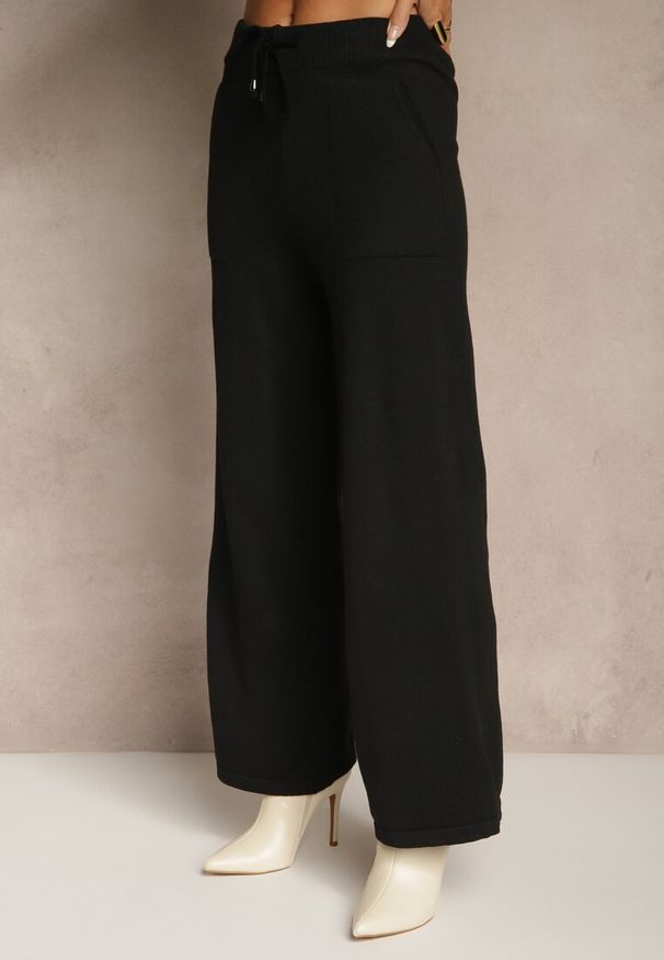 Renee - Czarny Komplet z Dzianiny Spodnie Wide Leg i Retro Kardigan Giosila. Kolekcja: plus size. Kolor: czarny. Materiał: dzianina