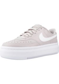 Buty do chodzenia damskie Nike Court Vision Alta Ltr. Kolor: fioletowy. Materiał: materiał, skóra. Szerokość cholewki: normalna. Model: Nike Court. Sport: turystyka piesza