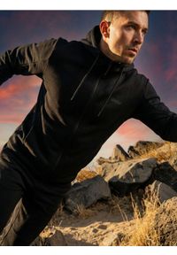 Sinsay - Rozpinana bluza z kapturem - czarny. Typ kołnierza: kaptur. Kolor: czarny