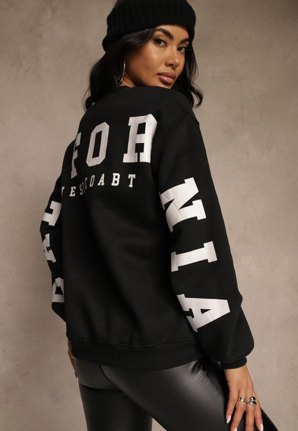 Renee - Czarna Bluza Ocieplana z Bawełną Ozdobiona Napisem Fezurra. Okazja: na co dzień. Kolor: czarny. Materiał: bawełna. Wzór: napisy, aplikacja. Styl: casual