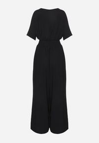 Born2be - Czarny Kopertowy Kombinezon z Gumką w Talii i Szerokimi Nogawkami Vimashea. Okazja: na co dzień. Kolor: czarny. Styl: elegancki, casual #5
