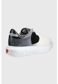 Love Moschino buty kolor biały. Nosek buta: okrągły. Zapięcie: sznurówki. Kolor: biały. Materiał: guma. Obcas: na platformie #3