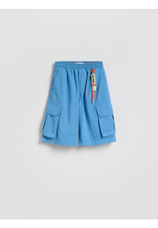 Reserved - Szorty cargo - niebieski. Kolor: niebieski. Materiał: bawełna, tkanina