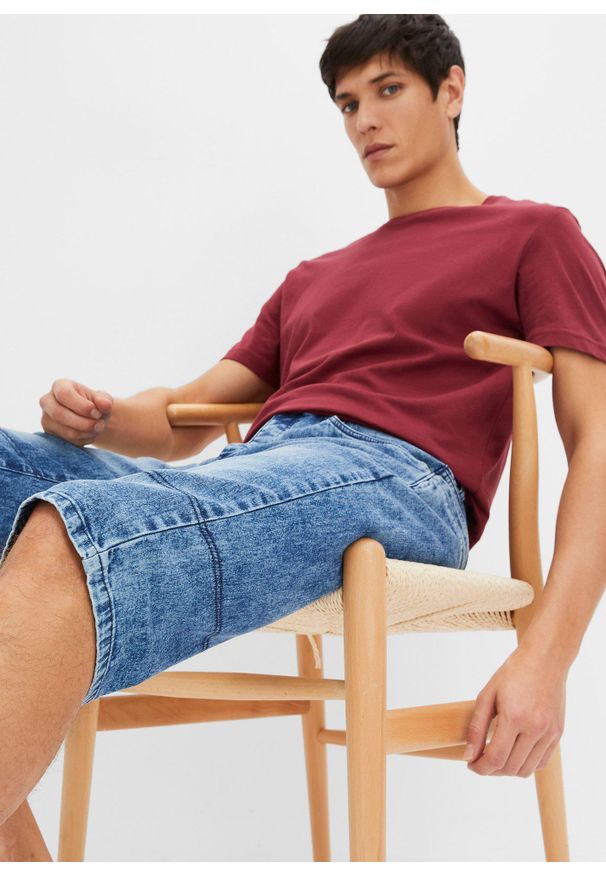 bonprix - Lekkie bermudy dżinsowe ze stretchem, Regular Fit. Kolor: niebieski
