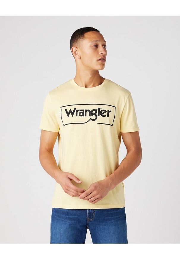 Wrangler - WRANGLER FRAME LOGO TEE MĘSKI T-SHIRT KOSZULKA NADRUK SUNLIGHT W7H3D3XCU 112146329. Wzór: nadruk