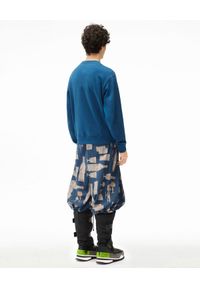 Kenzo - KENZO - Bluza z haftem twarzy Tribute. Kolor: niebieski. Materiał: bawełna, prążkowany. Długość rękawa: długi rękaw. Długość: długie. Wzór: haft. Styl: klasyczny