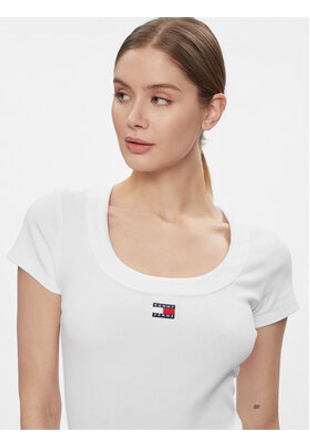 Tommy Jeans T-Shirt Tjw Slim Badge Rib Tee Ss DW0DW17396 Biały Slim Fit. Kolor: biały. Materiał: bawełna
