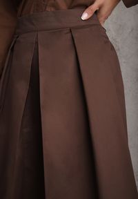 Renee - Brązowa Bawełniana Spódnica o Rozkloszowanym Kroju z Plisami Nerimara. Okazja: na co dzień. Kolor: brązowy. Materiał: bawełna. Wzór: gładki. Sezon: lato. Styl: casual #6