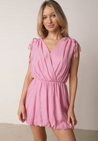 Born2be - Różowa Sukienka Typu Bombka Ozdobiona Wiązaniami przy Ramionach Cassara. Okazja: na co dzień, na spacer. Kolor: różowy. Materiał: mesh. Wzór: aplikacja. Typ sukienki: bombki. Styl: casual, elegancki #5