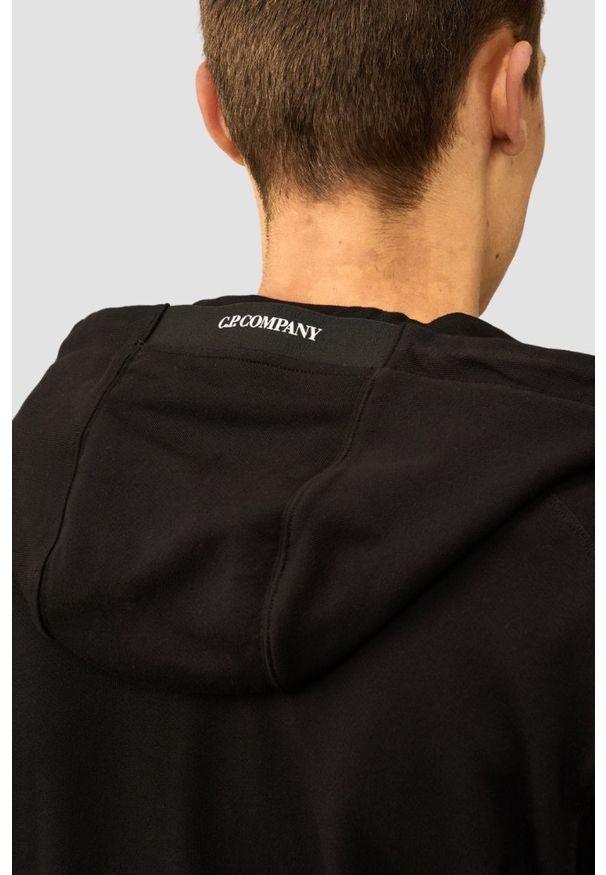 C.P. Company - C.P. COMPANY Czarna bluza męska Sweat Hooded. Okazja: na co dzień. Typ kołnierza: kaptur. Kolor: czarny. Materiał: bawełna. Długość rękawa: długi rękaw. Długość: długie. Styl: klasyczny, casual