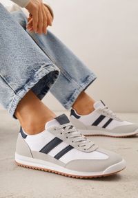Renee - Białe Sneakersy Ozdobione Dwoma Paskami Lannatea. Okazja: na co dzień. Zapięcie: pasek. Kolor: biały. Wzór: aplikacja #1