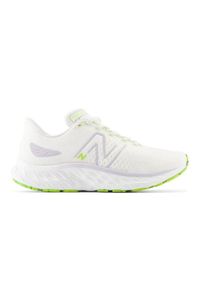 Buty New Balance W WEVOZCS3 białe. Okazja: na co dzień. Kolor: biały. Materiał: guma, materiał. Szerokość cholewki: normalna. Sport: fitness, bieganie #1