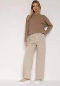 Born2be - Beżowe Jeansy o Szerokim Kroju z Wysokim Stanem Xilnee. Okazja: na co dzień, na spotkanie biznesowe. Stan: podwyższony. Kolor: beżowy. Długość: długie. Styl: biznesowy, klasyczny, casual, elegancki #3