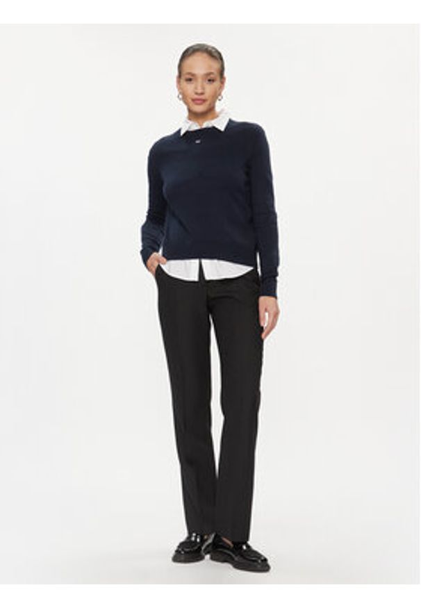 Tommy Jeans Sweter Essential DW0DW17254 Granatowy Regular Fit. Kolor: niebieski. Materiał: bawełna, wiskoza