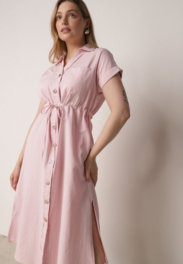 Born2be - Różowa Sukienka Koszulowa z Bawełną Wiskozą i Ozdobnymi Guzikami Parranes. Okazja: na co dzień. Kolor: różowy. Materiał: wiskoza, bawełna. Typ sukienki: koszulowe. Styl: elegancki, klasyczny, casual