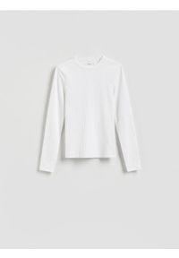 Reserved - Longsleeve w prążek - biały. Kolor: biały. Materiał: bawełna. Długość rękawa: długi rękaw. Wzór: prążki