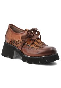 Brązowe Półbuty Laura Vita Eleganckie Buty Damskie. Okazja: na co dzień. Kolor: brązowy. Materiał: satyna, skóra. Szerokość cholewki: normalna. Wzór: aplikacja. Styl: elegancki