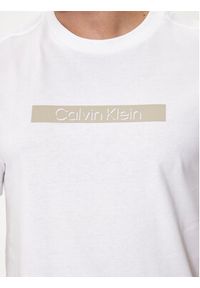 Calvin Klein T-Shirt Shadow Logo K10K113110 Biały Regular Fit. Kolor: biały. Materiał: bawełna #3