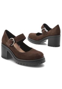 Czekoladowe Półbuty Armodo Skórzane Obuwie Damskie Na Obcasie. Okazja: na co dzień, na spacer. Zapięcie: klamry. Kolor: brązowy. Materiał: skóra. Obcas: na obcasie. Styl: casual, elegancki, klasyczny. Wysokość obcasa: średni #3