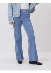Reserved - Jeansy flare - niebieski. Kolor: niebieski #1