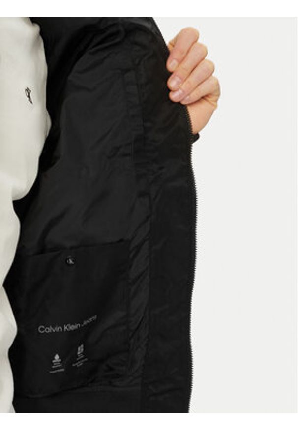 Calvin Klein Jeans Kurtka bomber LV04RF510G Czarny Regular Fit. Kolor: czarny. Materiał: syntetyk