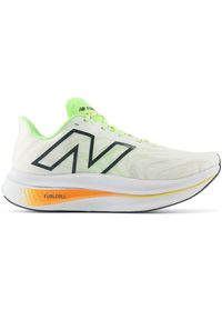 Buty męskie New Balance FuelCell SuperComp Trainer MRCXCA3 – białe. Kolor: biały. Materiał: materiał, syntetyk, włókno, guma. Szerokość cholewki: normalna. Sport: fitness, bieganie